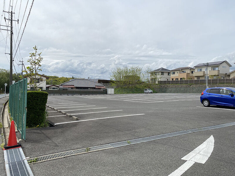 公益社ならやま会館 駐車場