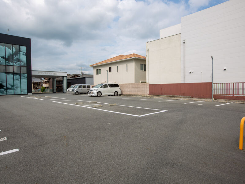 グランドホール高田 駐車場