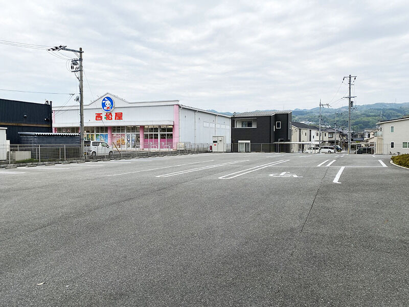 グランドホール生駒 駐車場