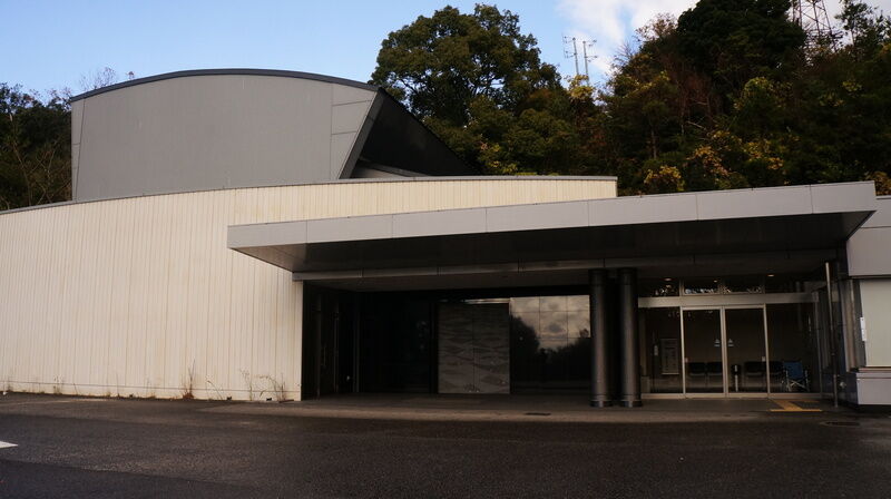 海南市下津斎場 建物外観1&エントランス