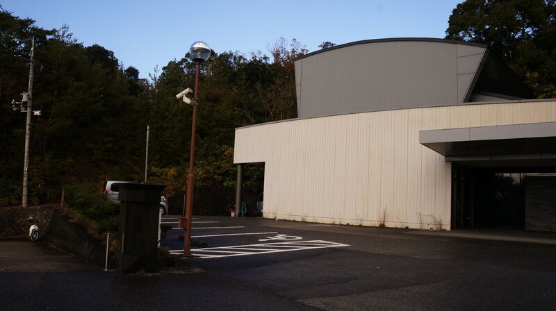 海南市下津斎場 駐車場1