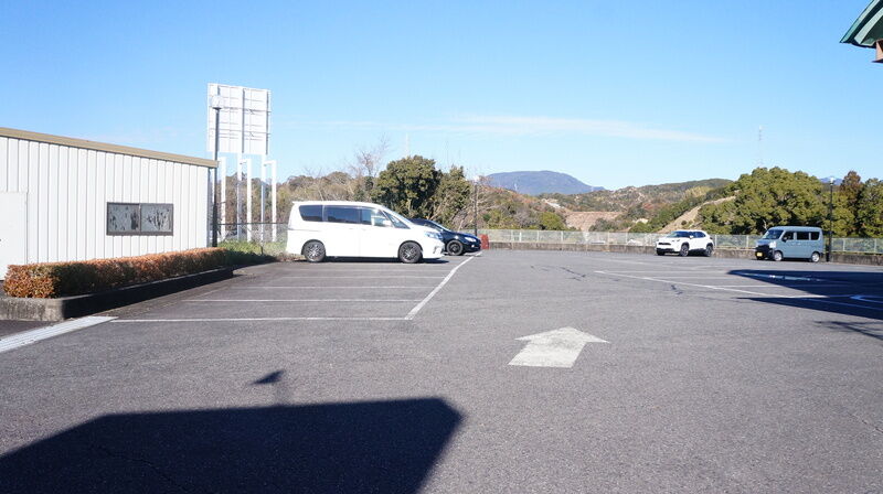 新庄ホール 駐車場1