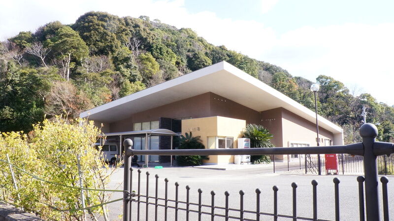 由良斎場 建物外観1