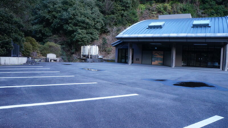 中津・美山斎場 駐車場1