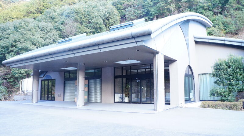 中津・美山斎場 建物外観