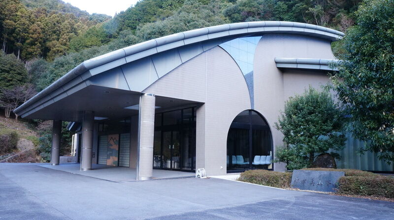 中津・美山斎場 エントランス2