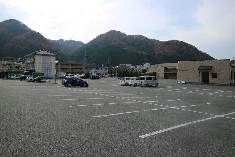 やすらぎホール新見 駐車場１