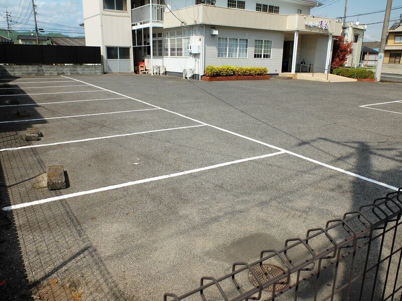ファミリーホール天遊 駐車場1