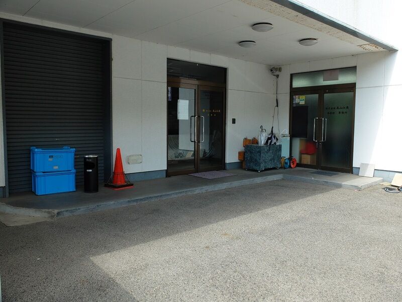 仏商会館 入口