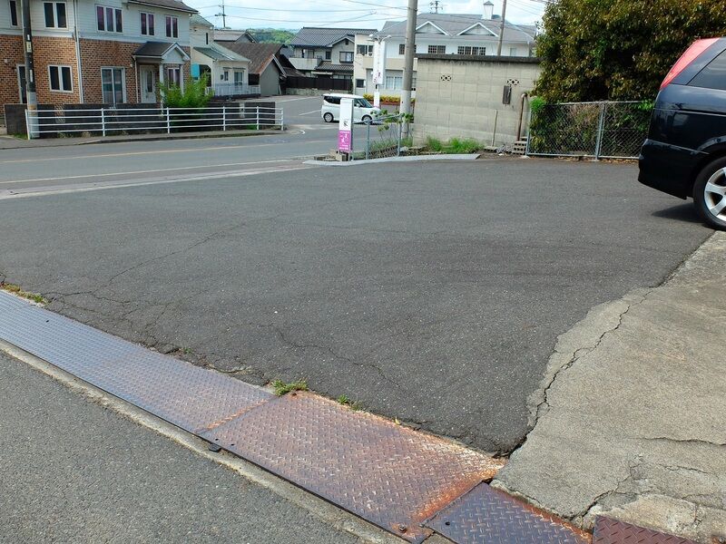 仏商会館 駐車場1