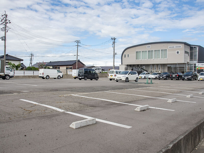 アク・サン 鶴岡 駐車場