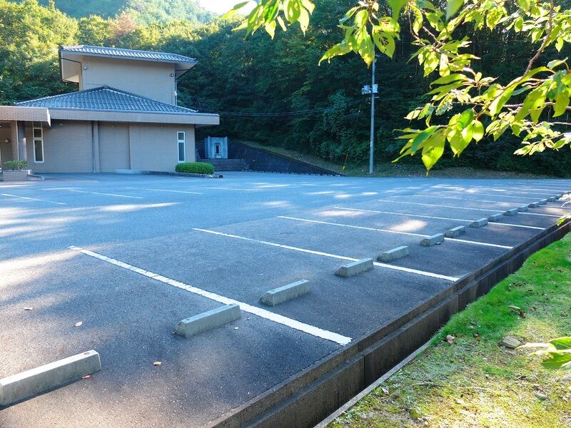 吉賀町斎場 駐車場2