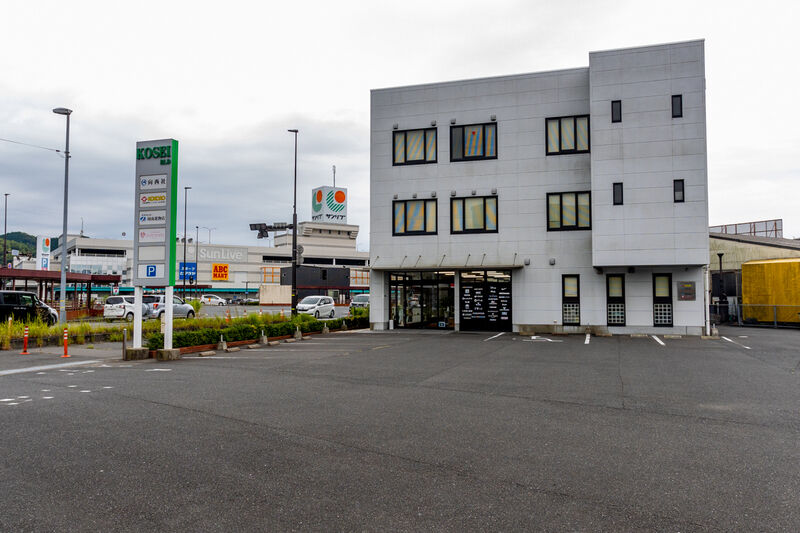 向西ビル 駐車場 (1)