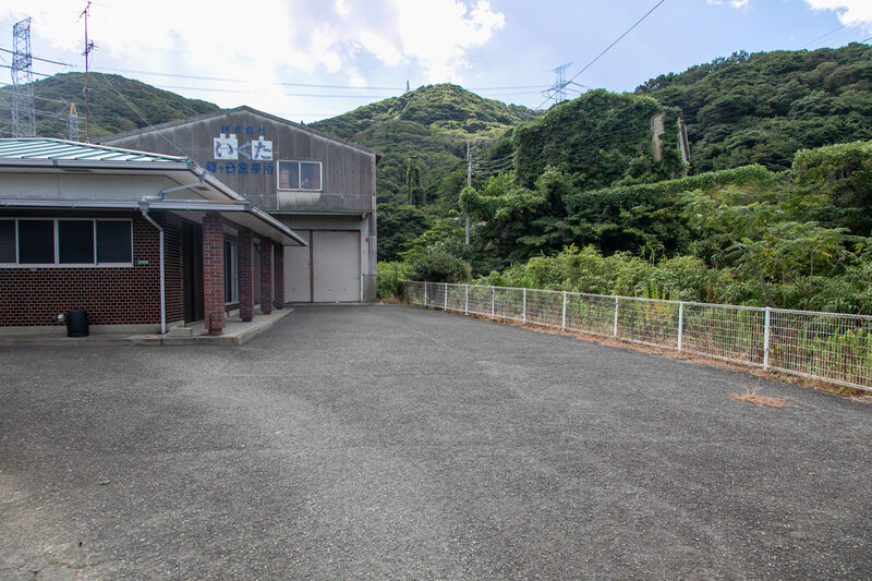 安静殿 駐車場