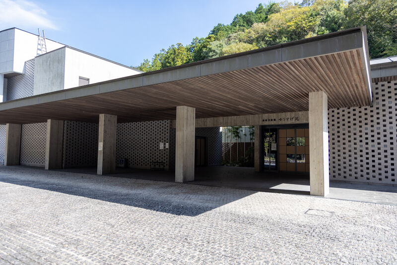 美祢市斎場「ゆうすげ苑」 入口 (2)