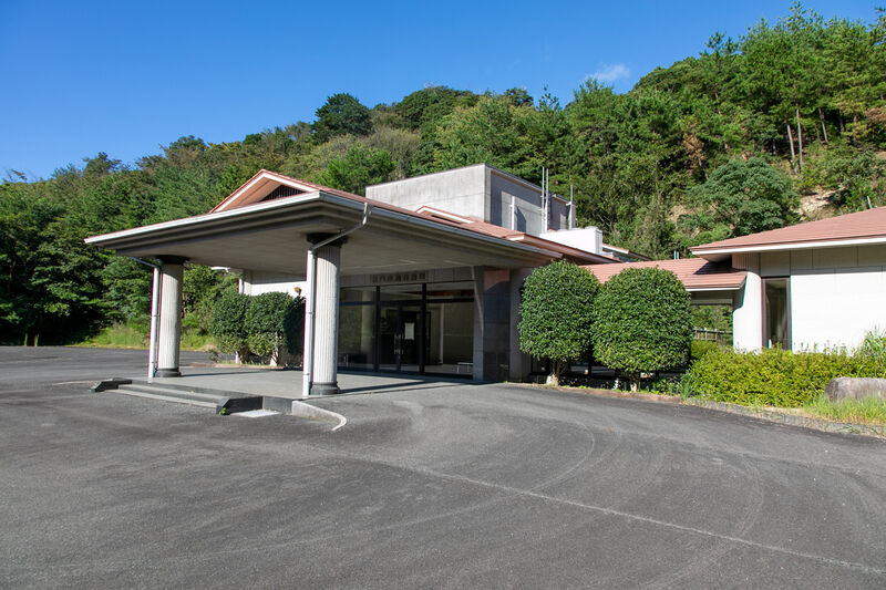 長門市油谷斎場 外観 (1)