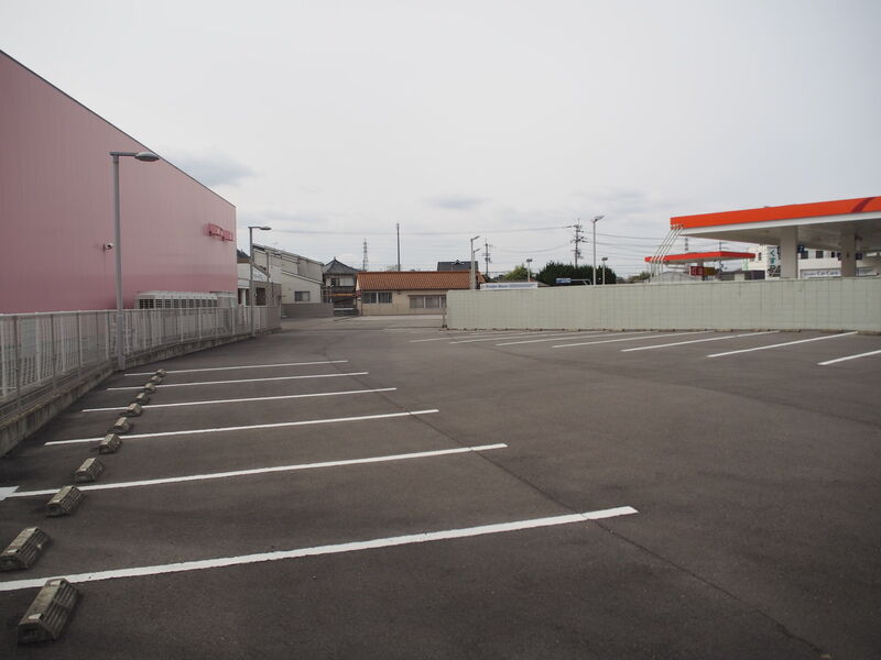 エレナホール牟礼 駐車場１