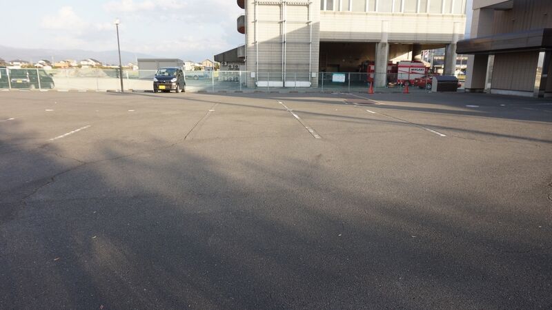 ベルモニー会館 松前 駐車場1
