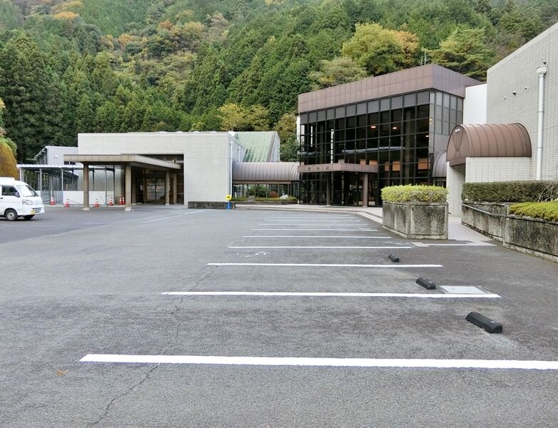 伊予地区広域斎場「聖浄苑」 駐車場