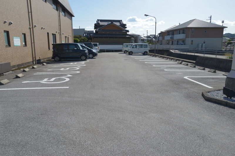 ベルモニー会館 鴨部 駐車場１