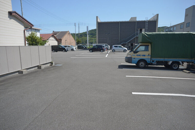 ベルモニー会館 高須 駐車場