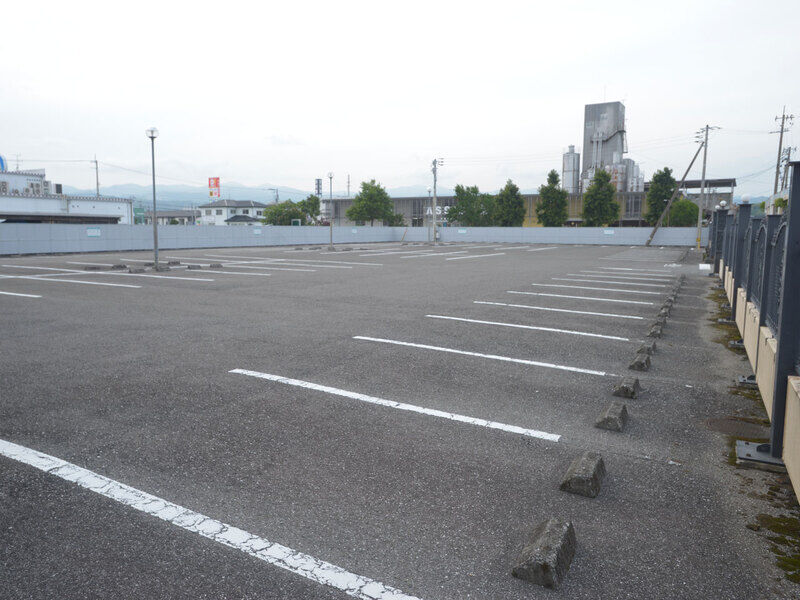 ベルモニー会館 南国 駐車場1