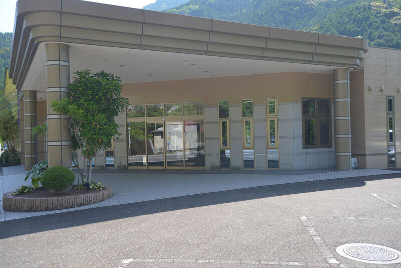 光明会館 入口
