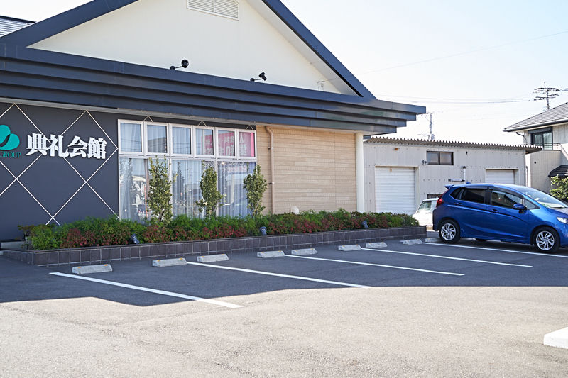 福津典礼会館 駐車場1