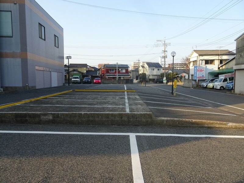 八幡陣原典礼会館 駐車場２