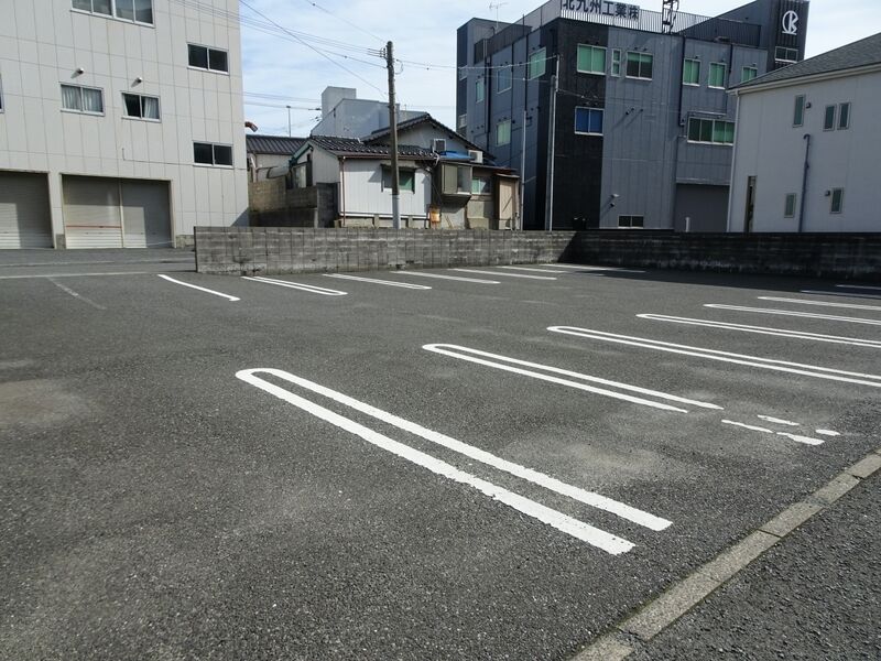 城野斎場 駐車場２