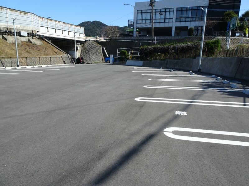 門司斎場 駐車場２