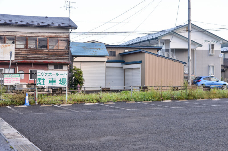 エヴァホール一戸 駐車場