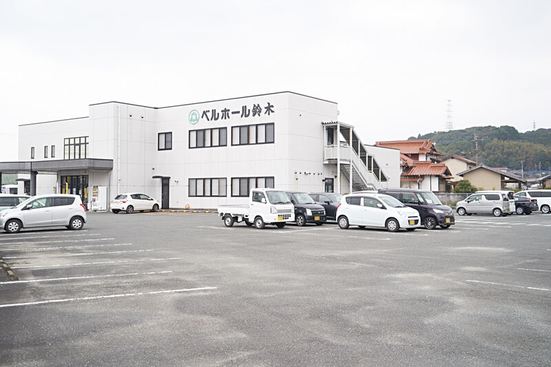 ベルホール鈴木 駐車場1