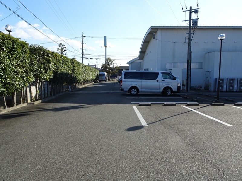 大和草苑 駐車場３