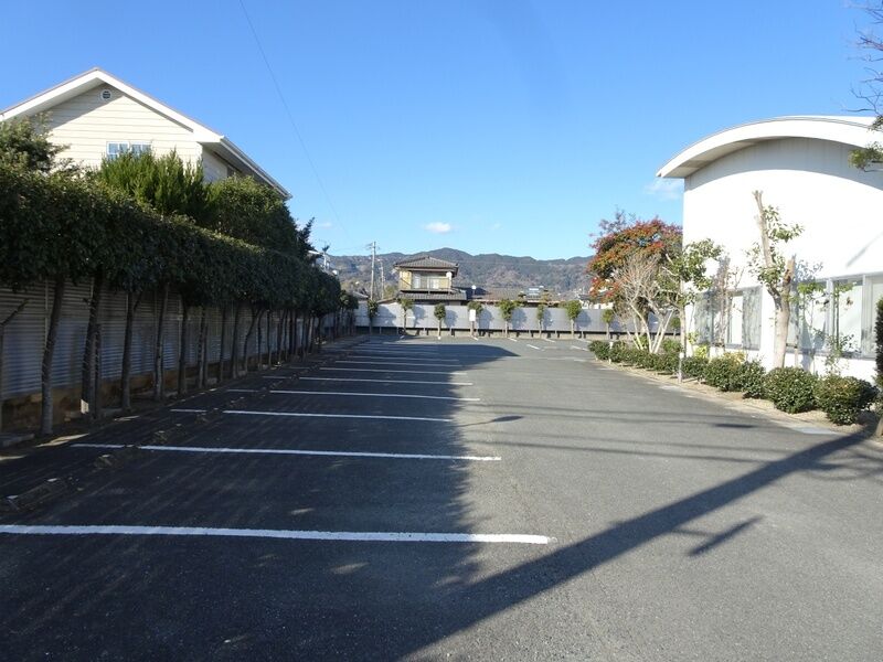 大和草苑 駐車場２