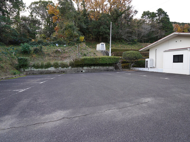 川棚斎場 駐車場1