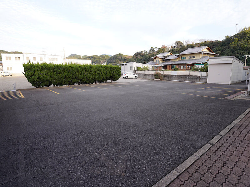 誠善舎 川棚会館 駐車場1