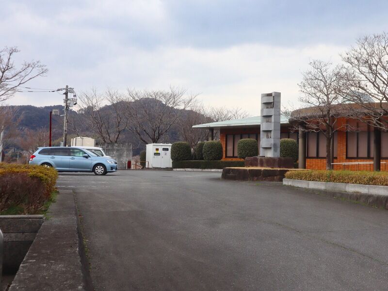 寂静の里 駐車場1
