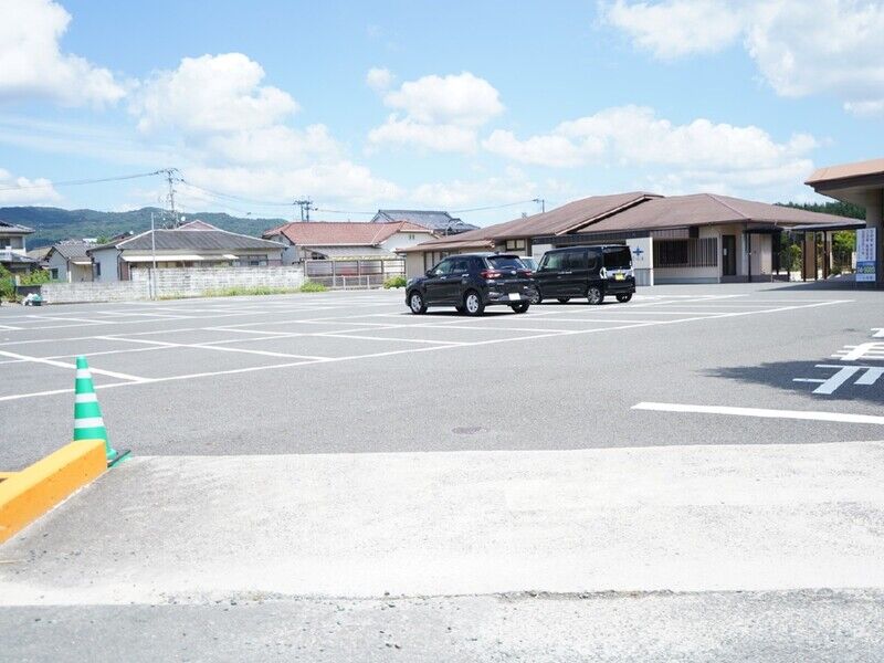 かずやコスメディア小岱斎場 家族葬ホール小岱 駐車場2