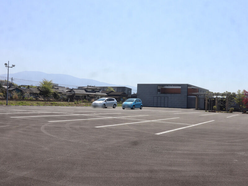 有限会社おかべ麗香園／霧の斎場 駐車場1