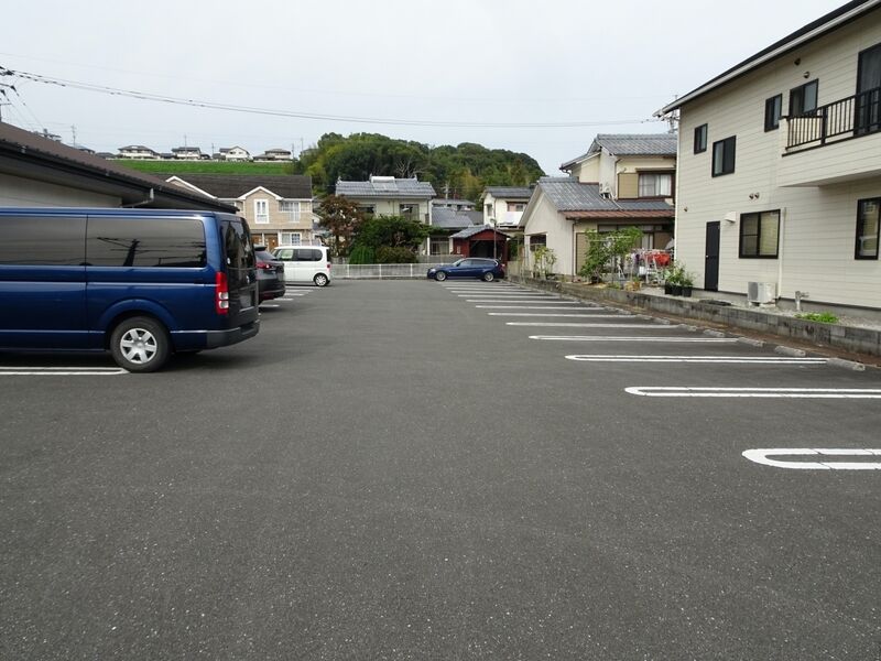 加藤葬儀社風之荘わさだ 駐車場２