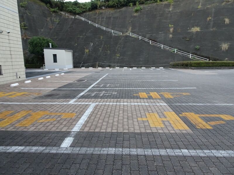 臼津葬斎場 駐車場２