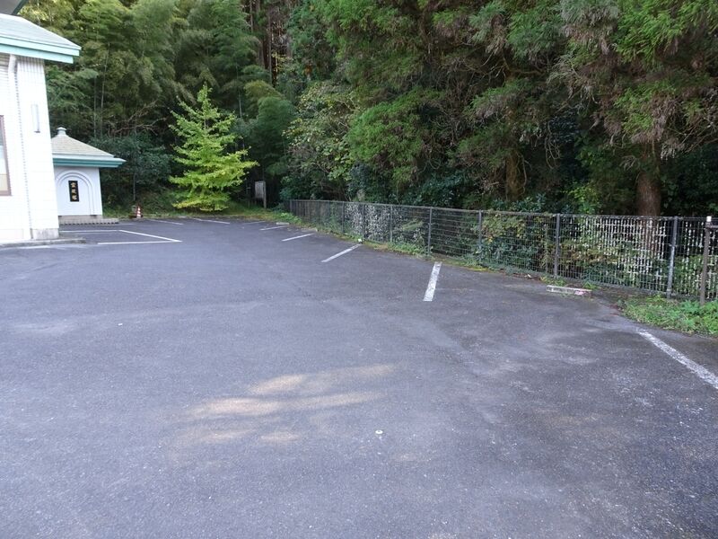 弥生火葬場 弥照園 駐車場１
