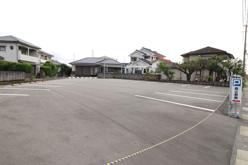 西山葬祭 駐車場1