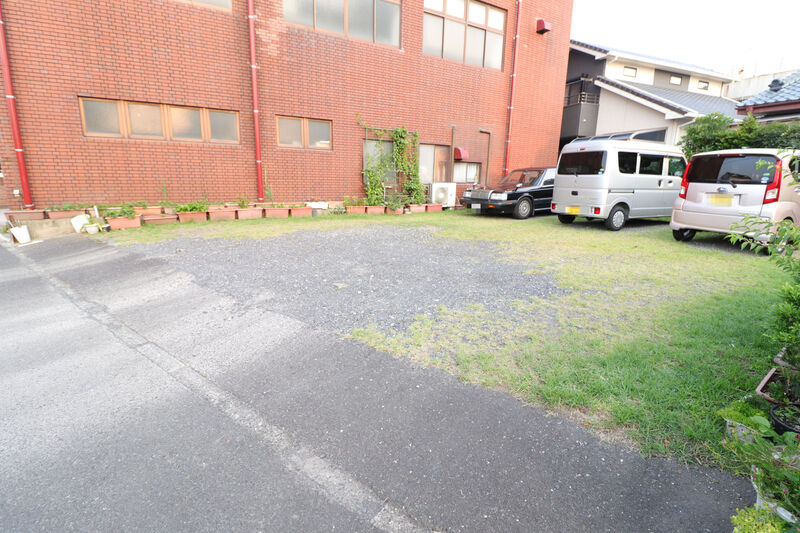 寿本館 駐車場1