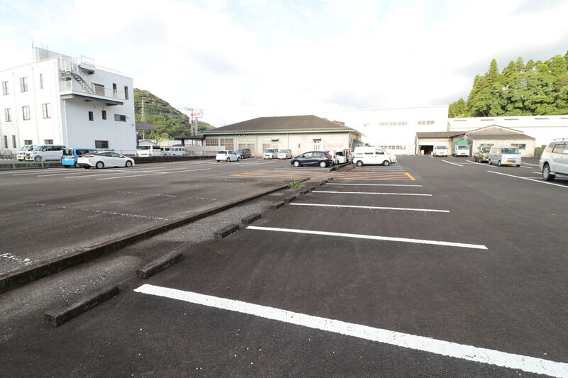 ルミエール孔明閣 駐車場