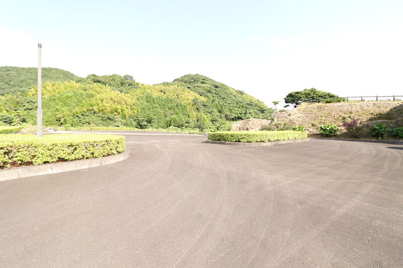葬斎場佛石の里 駐車場-2