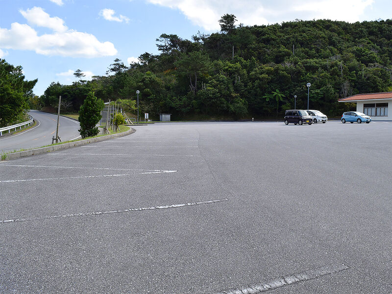 恩納村斎場 駐車場