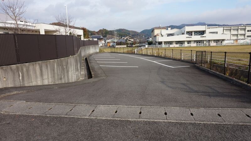 ルミエールのま 駐車場
