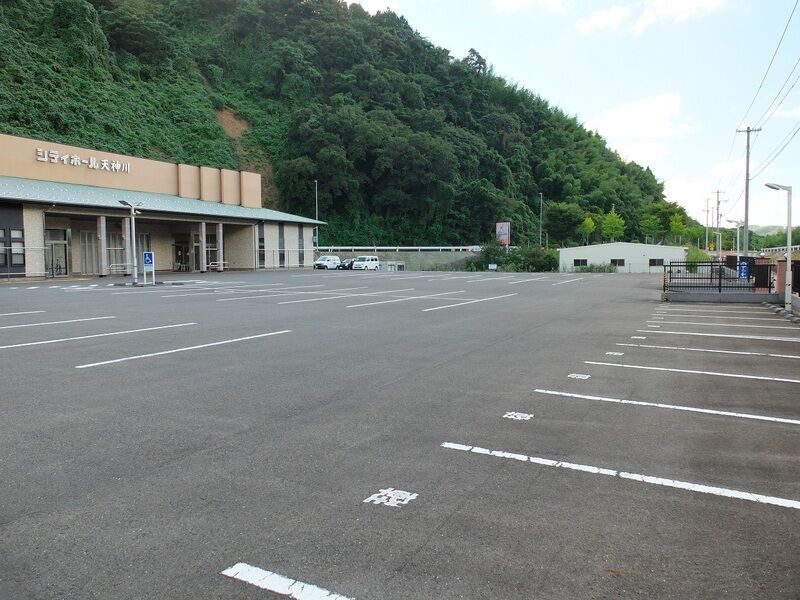 シティホール天神川 駐車場